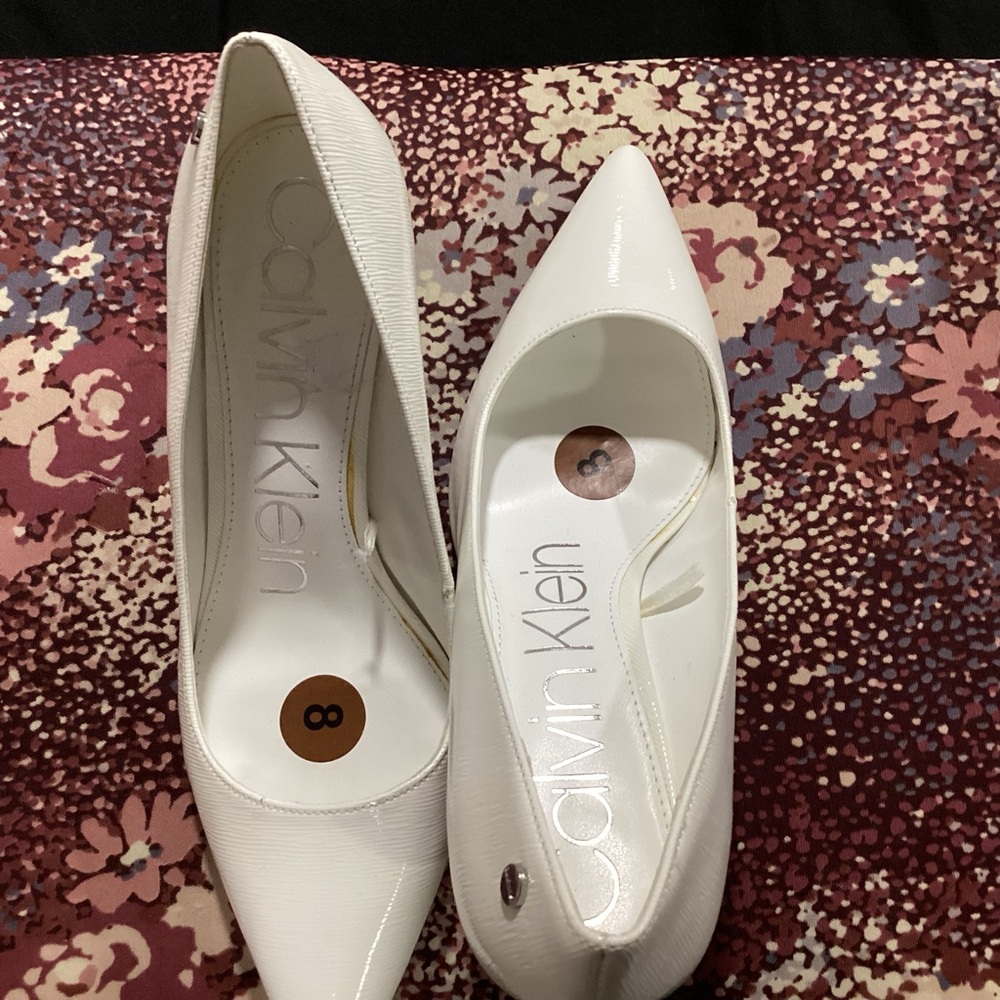 Calvin Klein Brady Women’s pump Shoes 3”High Heels. White-pu Patent Leather.